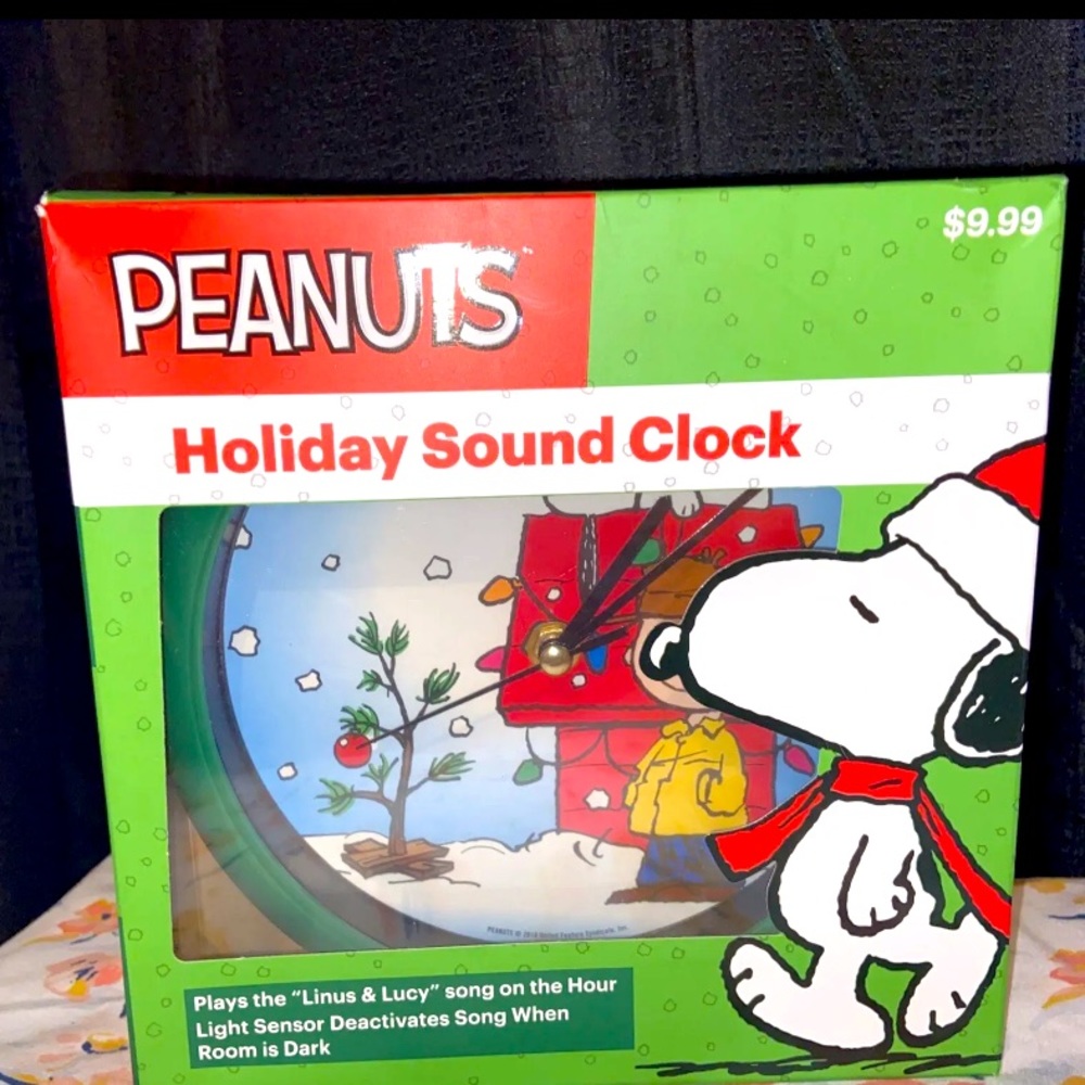 Peanuts Christmas clock